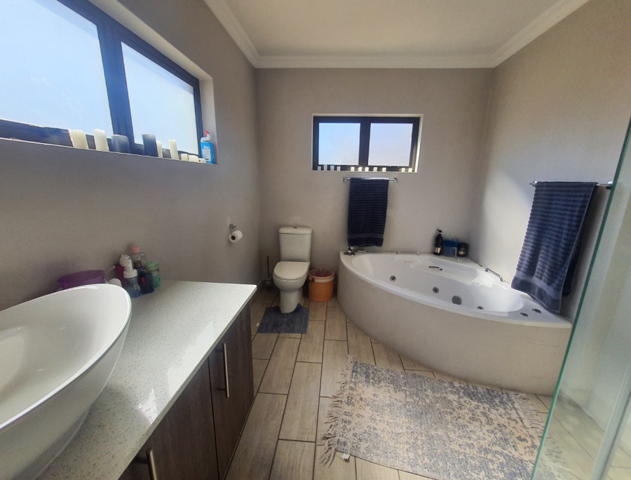 5 Bedroom Property for Sale in Rietfontein A H North West